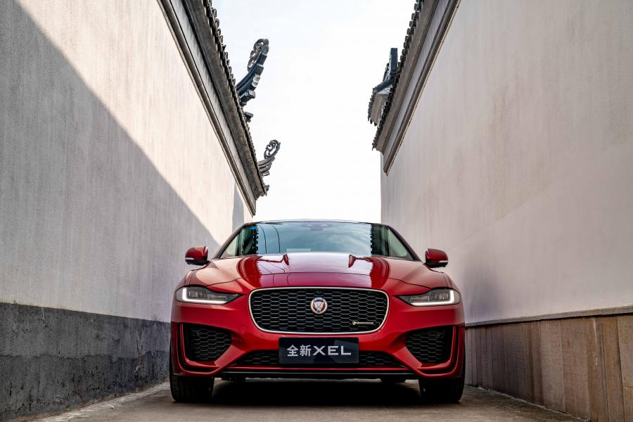  Jaguar XE L P250 HSE R-Dynamic 2019 года  (CN) (фото 8 из 31)